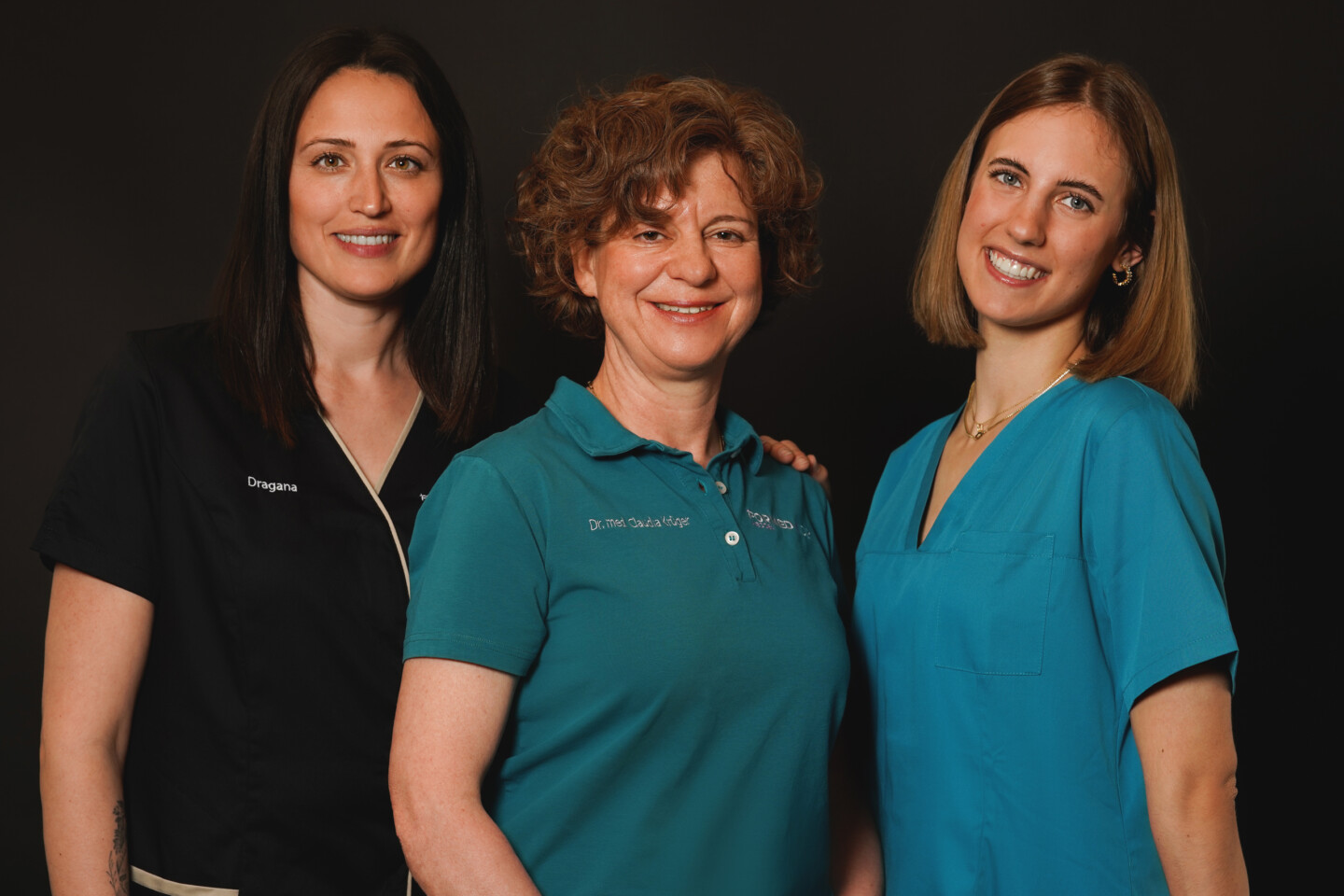 gruppenbild-team-zu-dritt